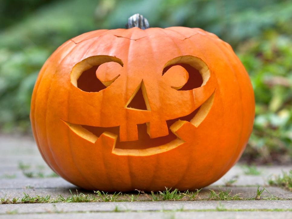 22 Traditional Pumpkin Carving Ideas DIY