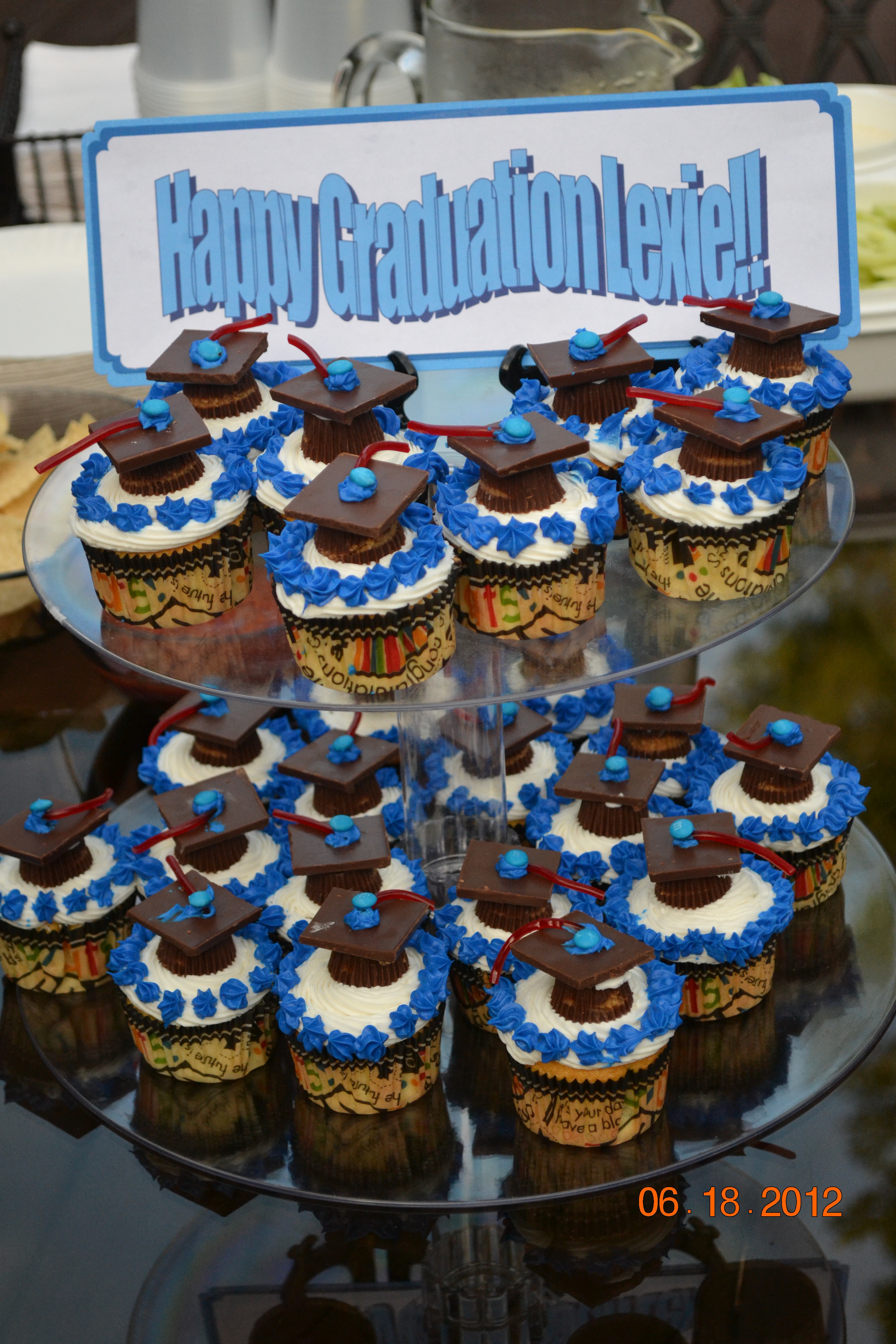 6 5th Grade Graduation Cake Cupcakes Photo