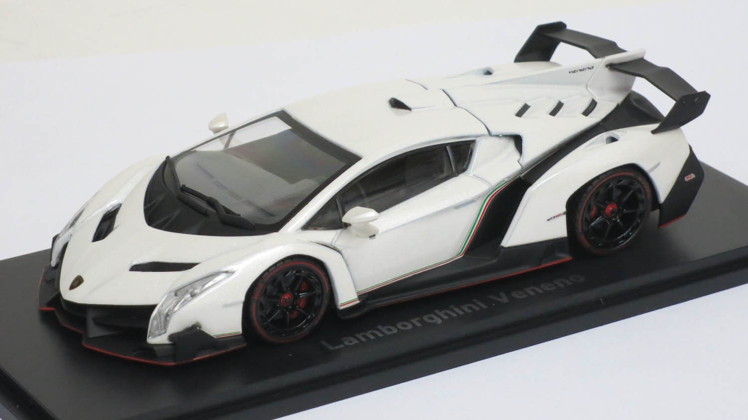 Luxurius Pinewood Derby Lamborghini 98 With Additional